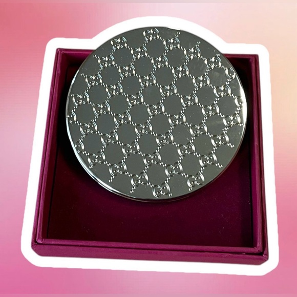Gucci GG Monogram Silver Compact Mirror - Picture 1 of 6